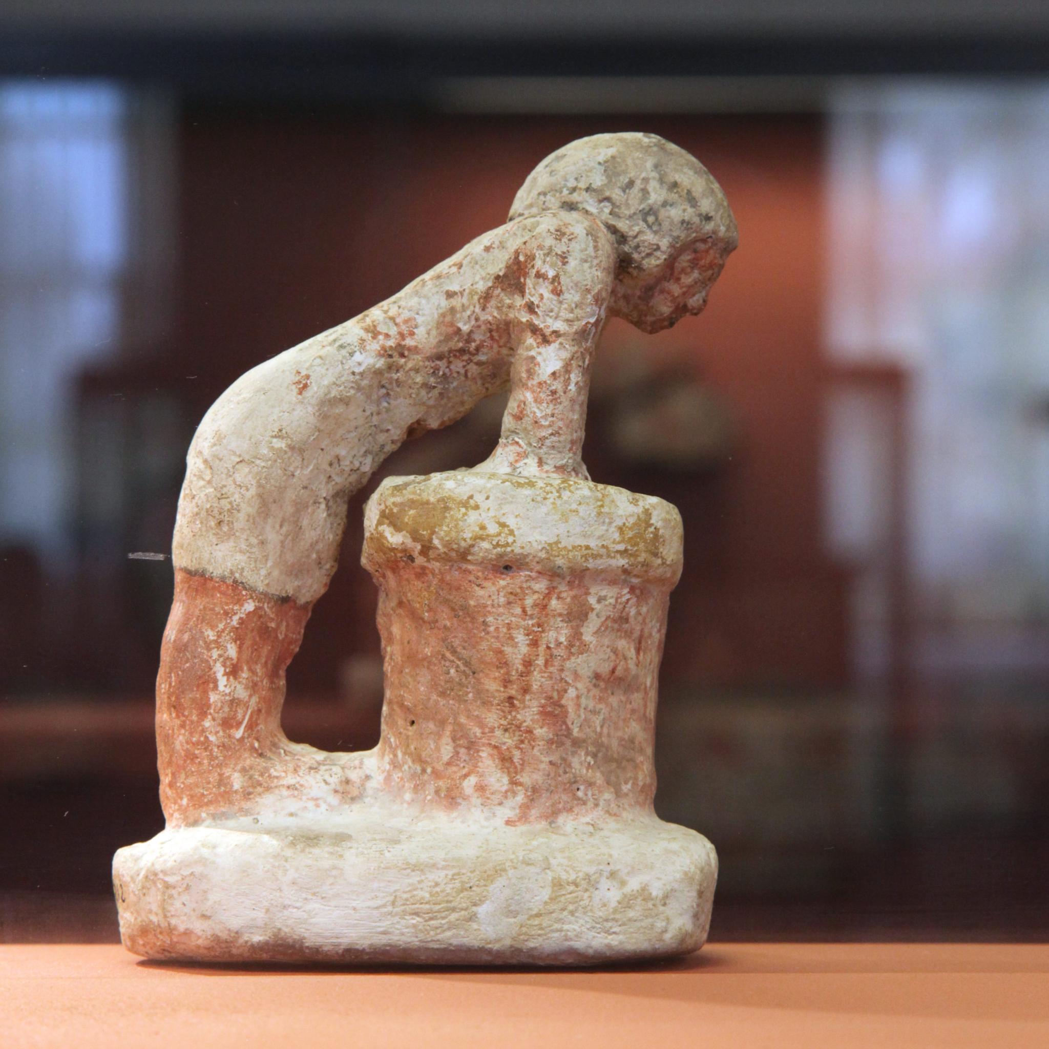 Piwo w krainie faraonów - kamienna figurka przedstawiająca starożytnego piwowara